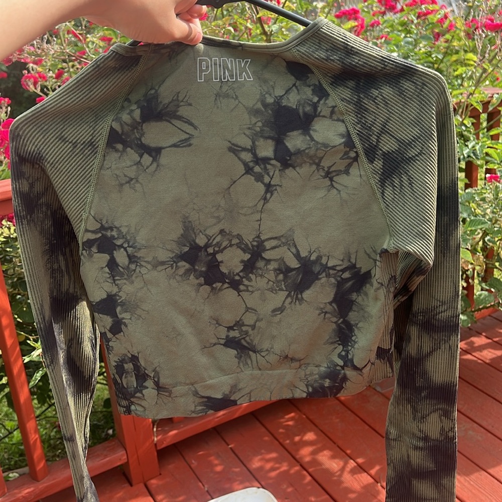 PINK ACTIVE Victoria’s Secret active top long sleeve tie dye green black top - Picture 3 of 10